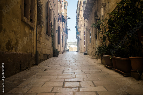 Fototapeta Naklejka Na Ścianę i Meble -  Narrow Roads in Malta