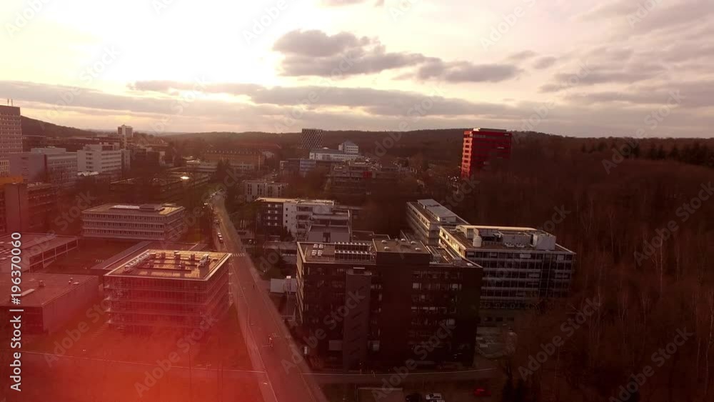 Flug über Universitätsgelände mit Skyline IT Campus Saarland 4k PRORES Footage