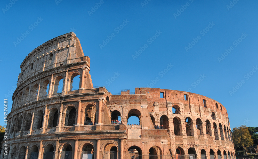 Vista del Colosseo al tramonto, Roma