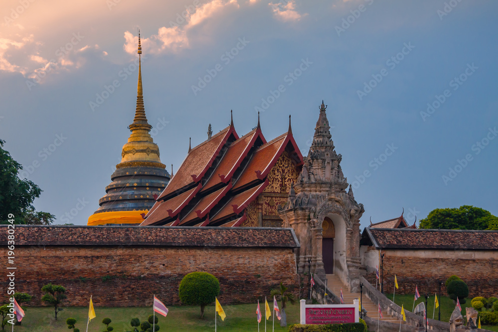 Fototapeta premium Wat phra that lampang luang temple , Lampang , Thailand