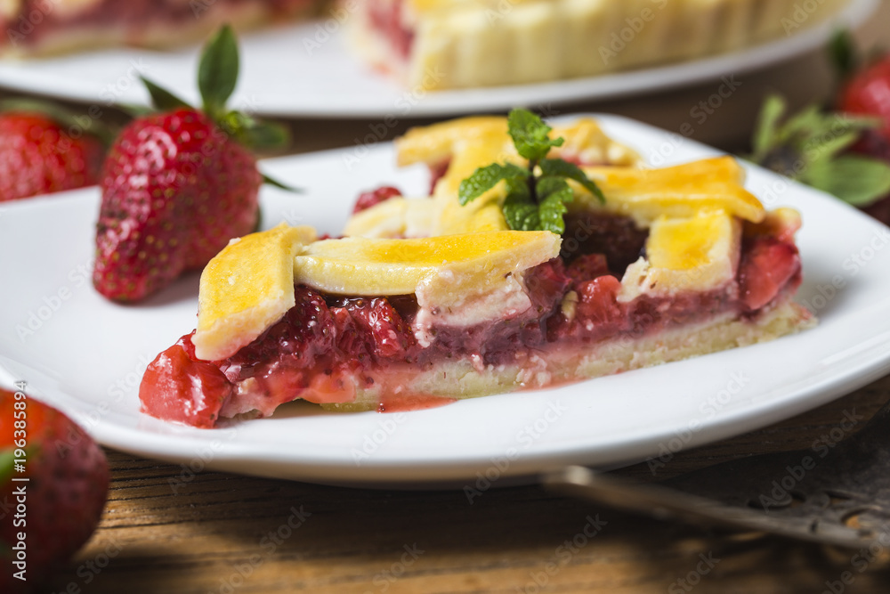The strawberry pie in the wooden background The strawberry pie in the wooden background