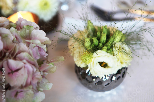 Fototapeta Naklejka Na Ścianę i Meble -  décoration florale de table