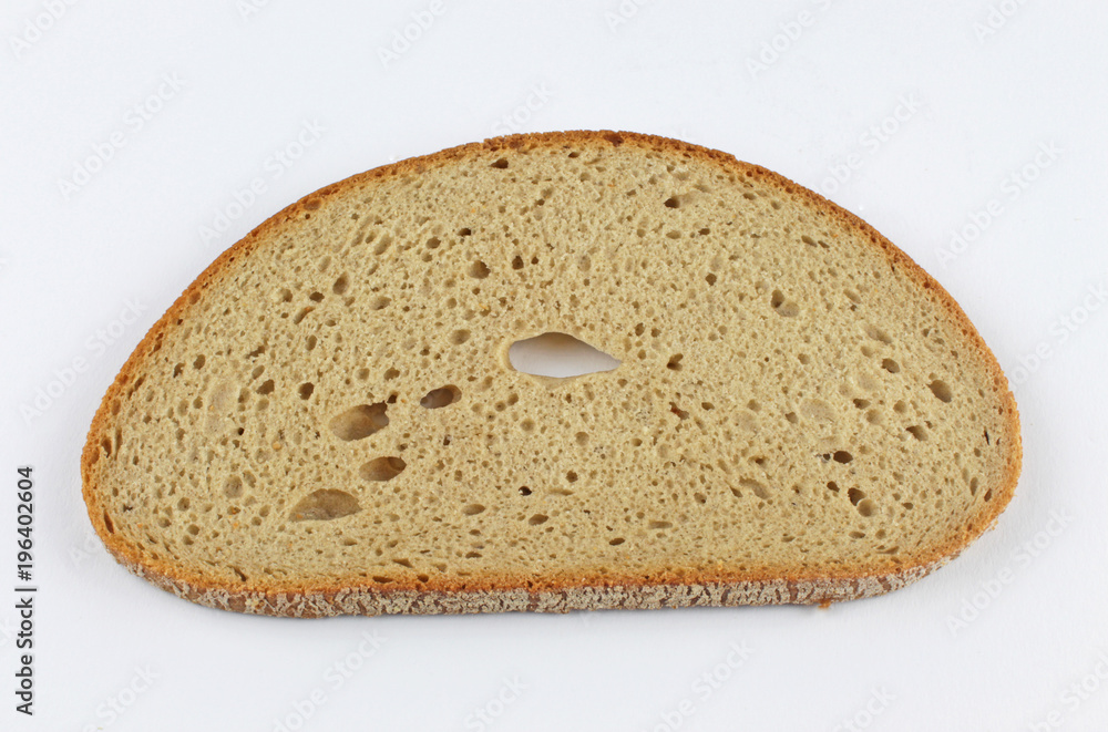 Brotscheibe auf weißem Hintergrund
