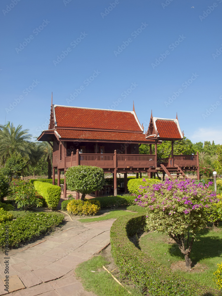 Thai Contemporary House Imitate traditional Thai house