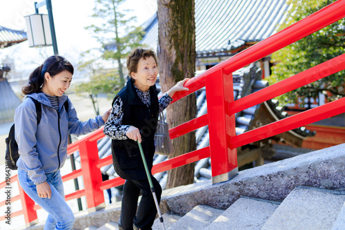 Foto 階段とお年寄り