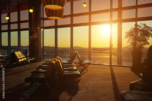 Canvas Print Airport terminal at sunset