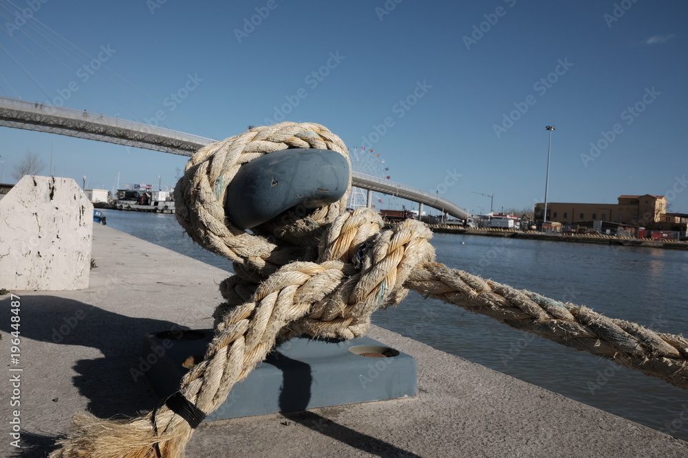 Obraz premium bollard in the port of Pescara