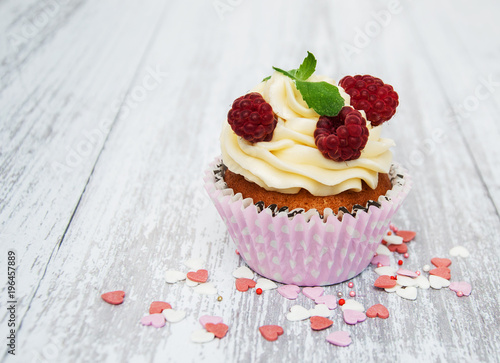 Cupcake with fresh raspberries