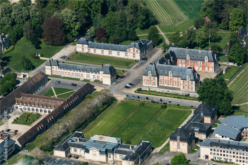 vue aérienne du château de Grignon dans les Yvelines en France
