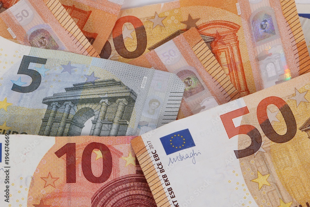 verschiedene Euroscheine auf einem Haufen verschiedene Euroscheine auf einem Haufen