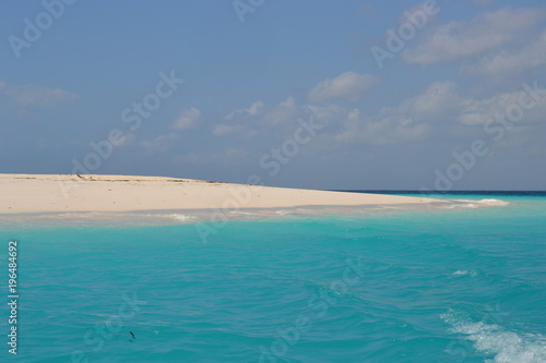 Fototapeta Naklejka Na Ścianę i Meble -  Banc de sable au large de Zanzibar