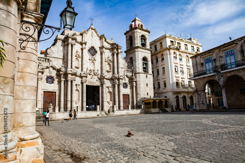 Plaza de la Cathedral in Old Havana (Cuba) with the baroque architecture of San Cristobal Cathedral. © Lena Wurm