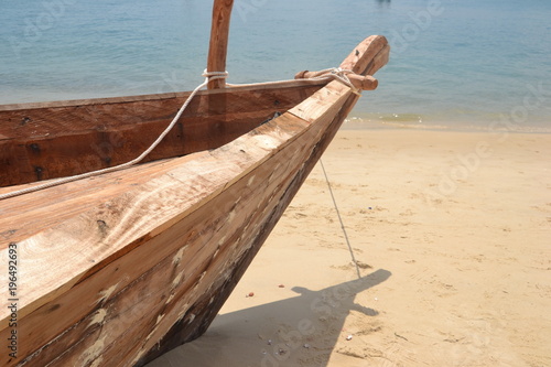 Embarcation de pêcheur en bois à Zanzibar