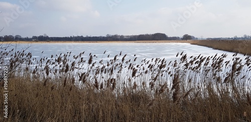 Jezioro w zimie
