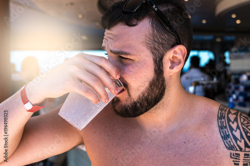 Canvas Print Man Drinking at Pool Party in Cruise Ship