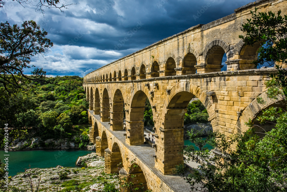 Fototapeta premium Storm over Pont du Gard