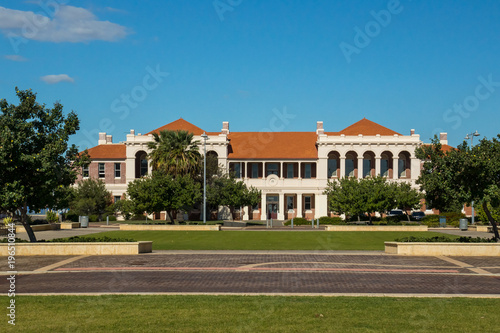 Fotografie Geraldton city courthouse in Western Australia, daytime.