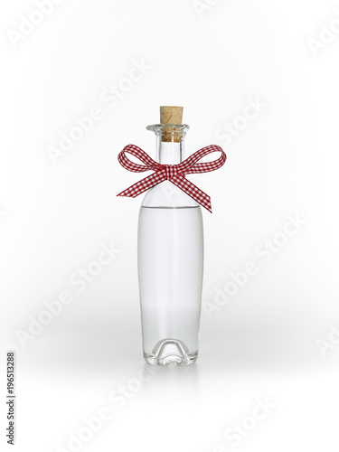 Flasche mit roter Schleife und Korken, klare Flüssigkeit photo