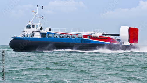 Hovercraft im englischen Kanal