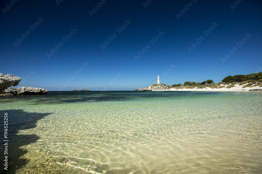 Φωτογραφία The Bathurst Lighthouse towers above the perfectly clear water rolling upon the white sand beaches of Rottnest Island, near Perth in Western Australia
