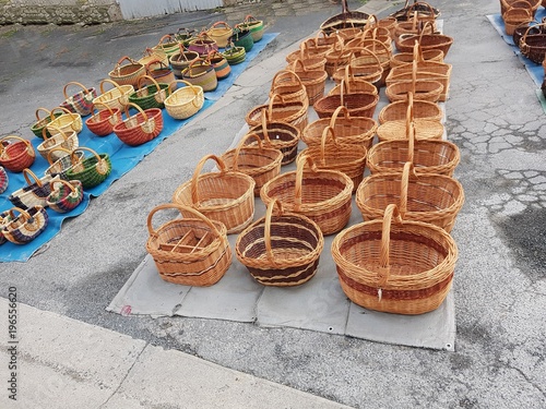 exposition de panier au marché d'Issigeac photo