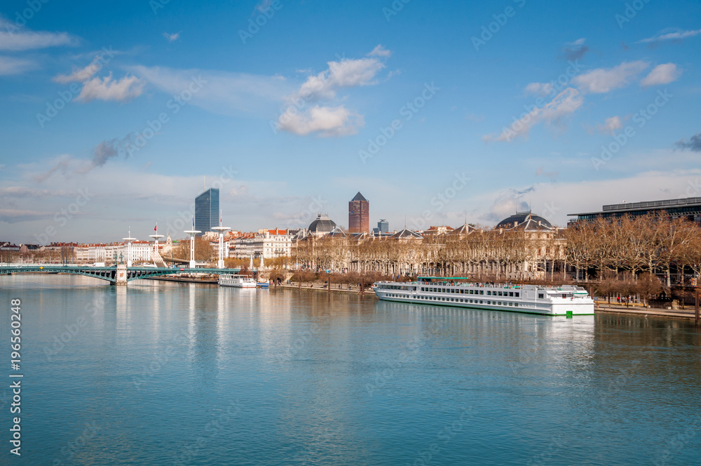 Obraz premium Vue de Lyon du pont Galliéni