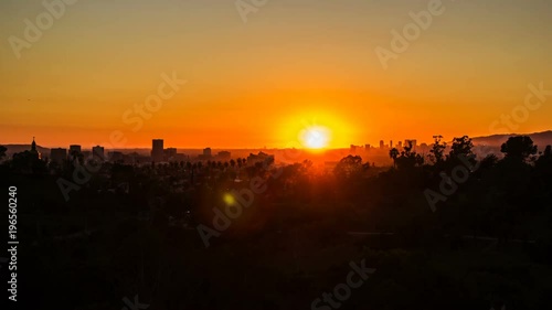 Amazing Los Angeles sunset and moving lens flare - time lapse
