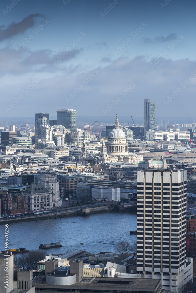 Naklejka premium Aerial view of river Thames and St Paul's Cathedral
