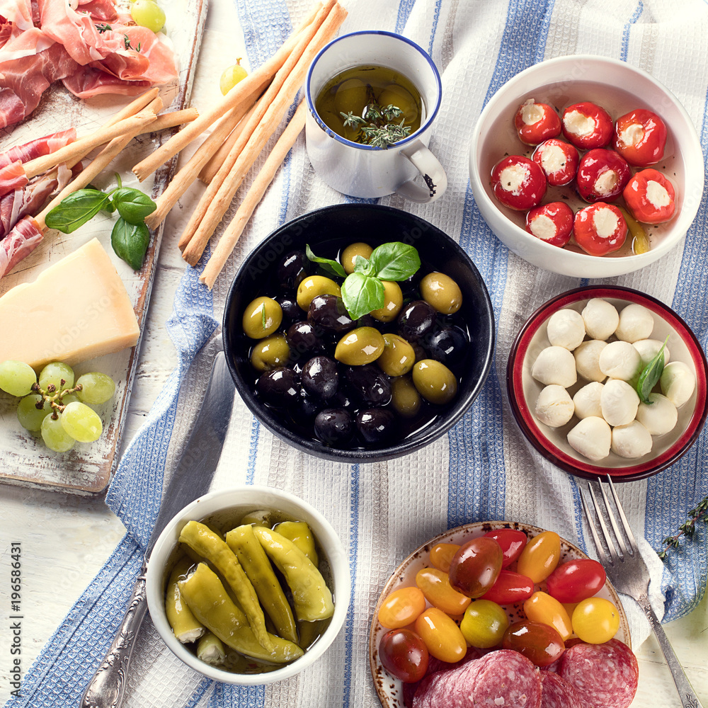 © bit24 - Mixed antipasto platter © bit24 - Mixed antipasto platter