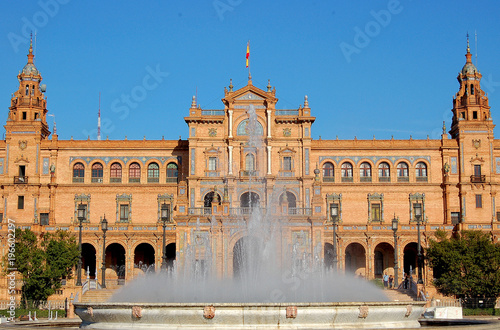 The central building of the 1929 Iberoamerican Exposition behind the fountain of the Spanish Square (Plaza de Espana) - Seville, Andalucia, Spain © lkonya