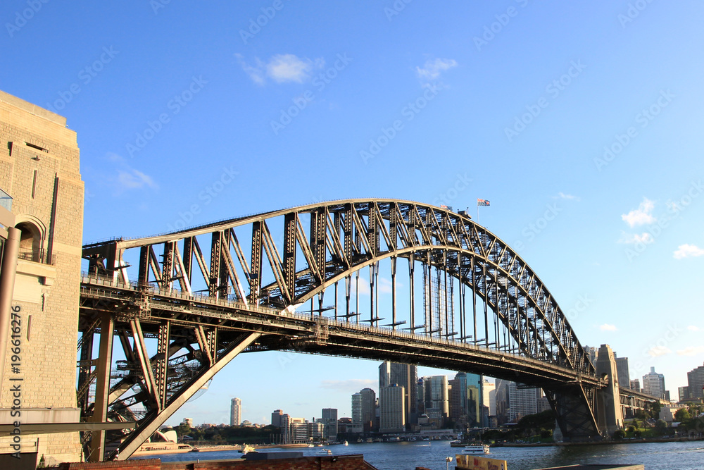 Obraz premium Sydney Harbour Bridge Taken from the North of the City Looking South Across the Harbor Towards Sydney Opera House and the Central Business District