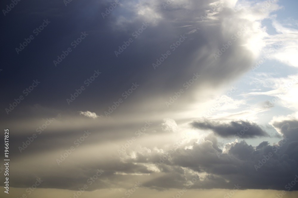 Céu nublado com tempestade, chuva, nuvens, nuvem. Céu nublado com tempestade, chuva, nuvens, nuvem.