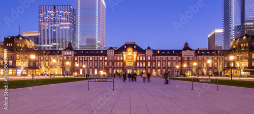 Canvas Print Tokyo station and business buildings at Magic Hour