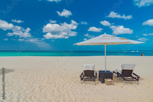 relax on the beach of the Caribbean island of Aruba