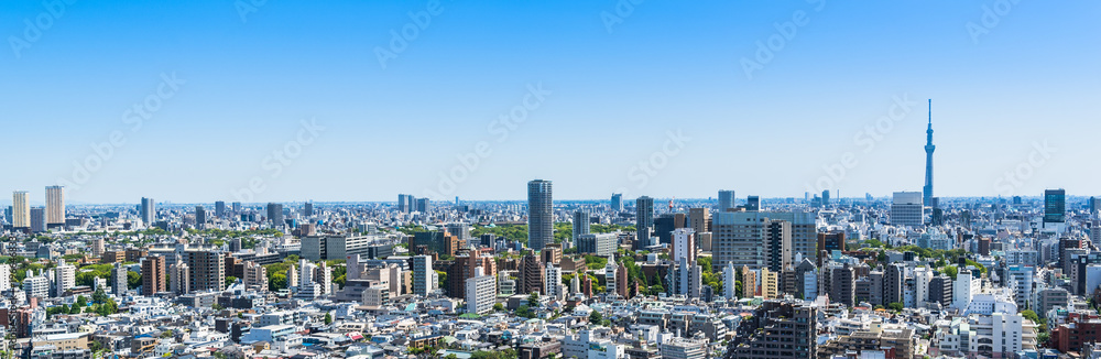 東京　青空と都市風景　ワイド