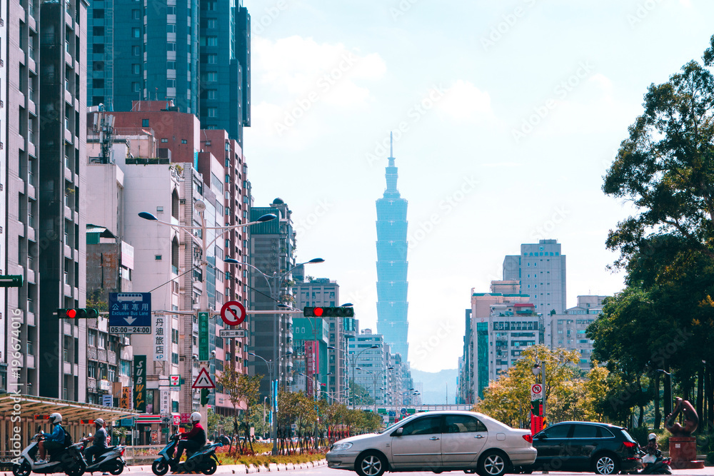 Fototapeta premium „Panorama lotnicza centrum Tajpej z wieżowcem Taipei 101, stolicą Tajwanu”