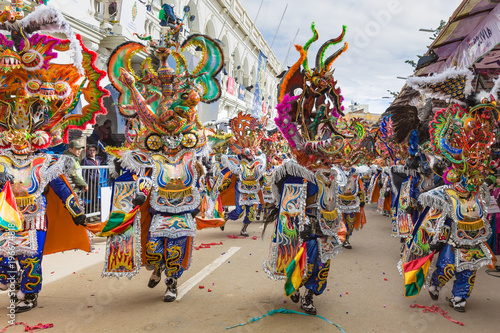 Canvas-taulu Oruro carnival in Bolivia with masked dancer during procession