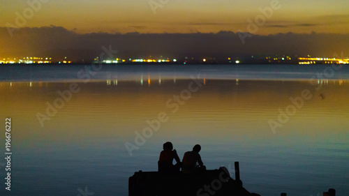 Fotografi Beautiful colorful sunset on the lake near Valencia