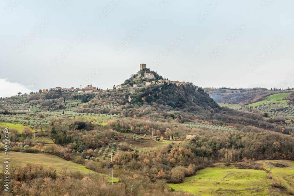 Burg und hügelige Landschaft, Toskana, Italien