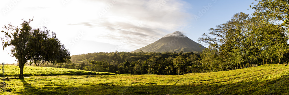Obraz premium View of the Arenal volcano in Costa Rica at sunrise