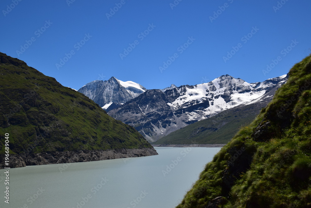 Lac et Barrrage Suisse