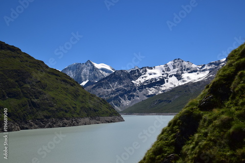Lac et Barrrage Suisse