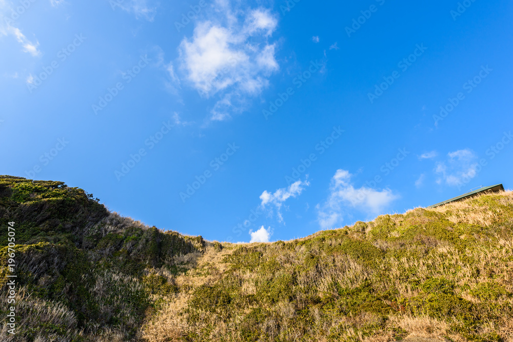 青空の城ヶ島　Hills and blue sky