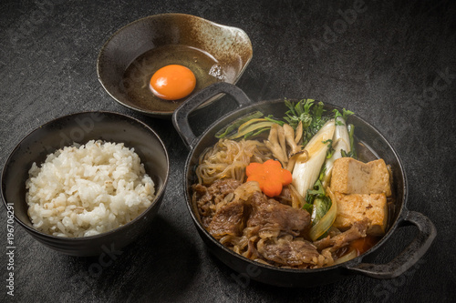 和牛肉ですきやき Tasty sukiyaki Japanese cuisine 