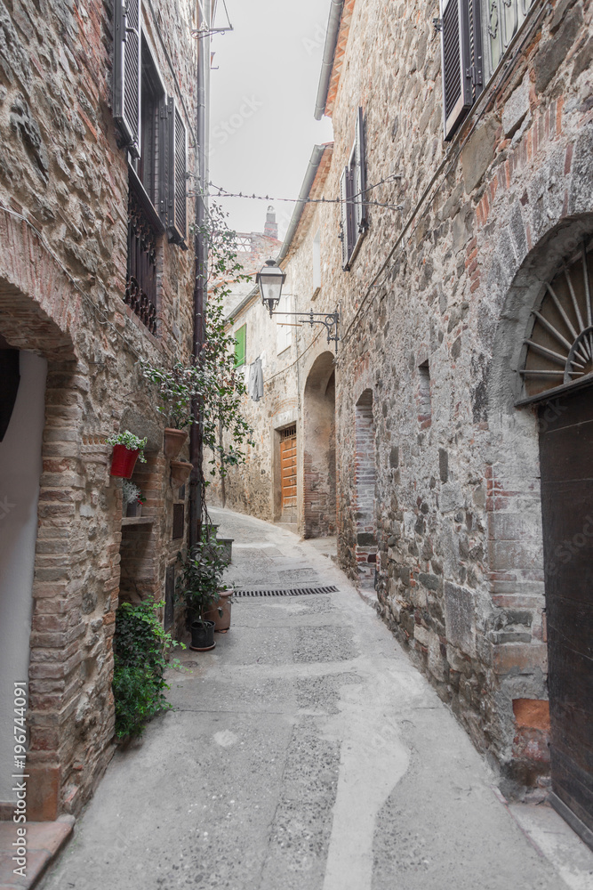 Alley in the hamlet of Montemerano.