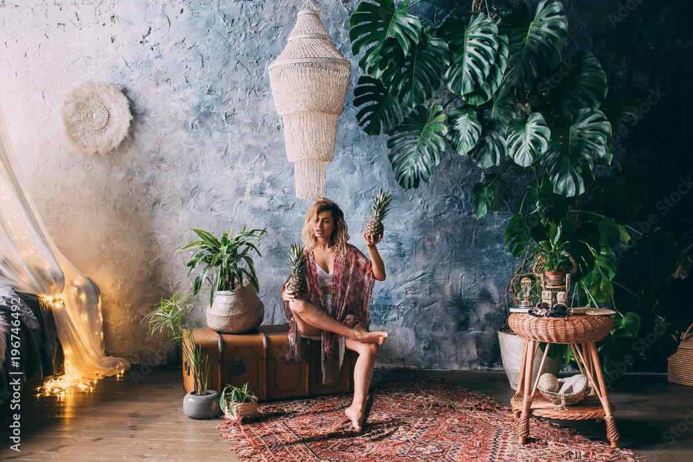 Naklejka premium Young girl with pineapple.