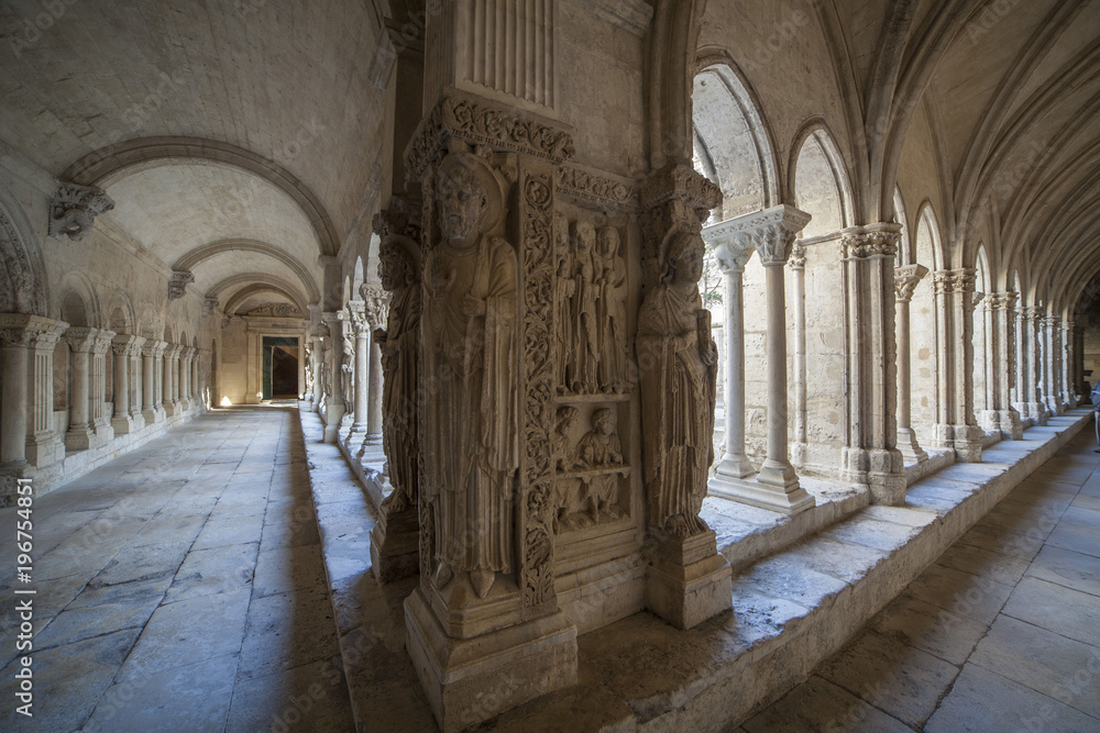 Francia, Arles. Il chiostro della Cattedrale.