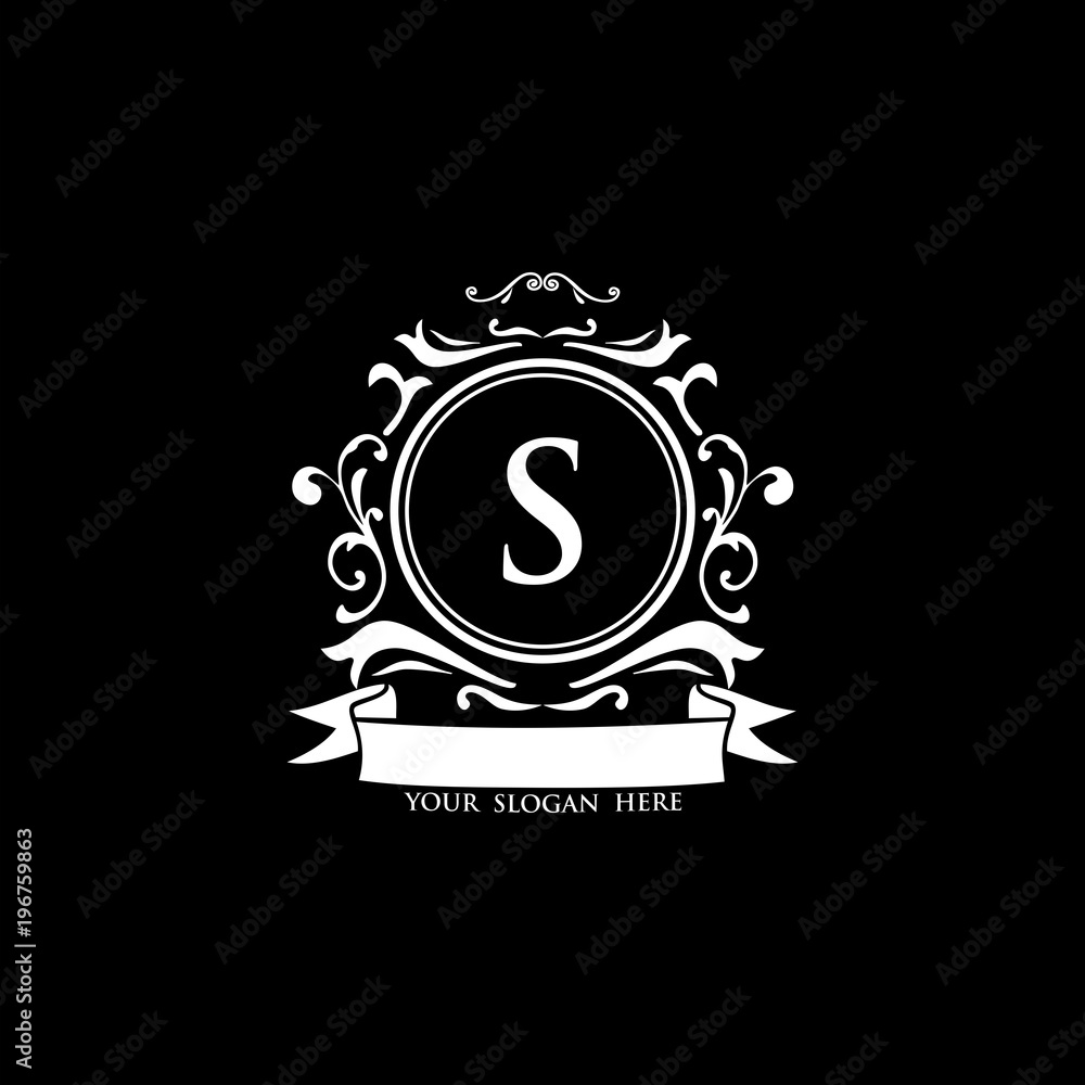 Naklejka premium Luxury Logo template in vector for Restaurant, Royalty, Boutique, Cafe, Hotel, Heraldic, Jewelry, Fashion and other vector illustration