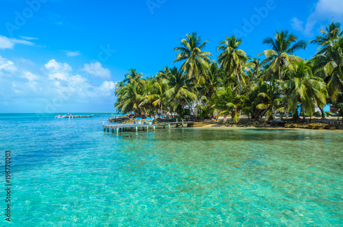 Fototapeta Naklejka Na Ścianę i Meble -  Tobacco Caye - Small tropical island at Barrier Reef with paradise beach, Caribbean Sea, Belize, Central America
