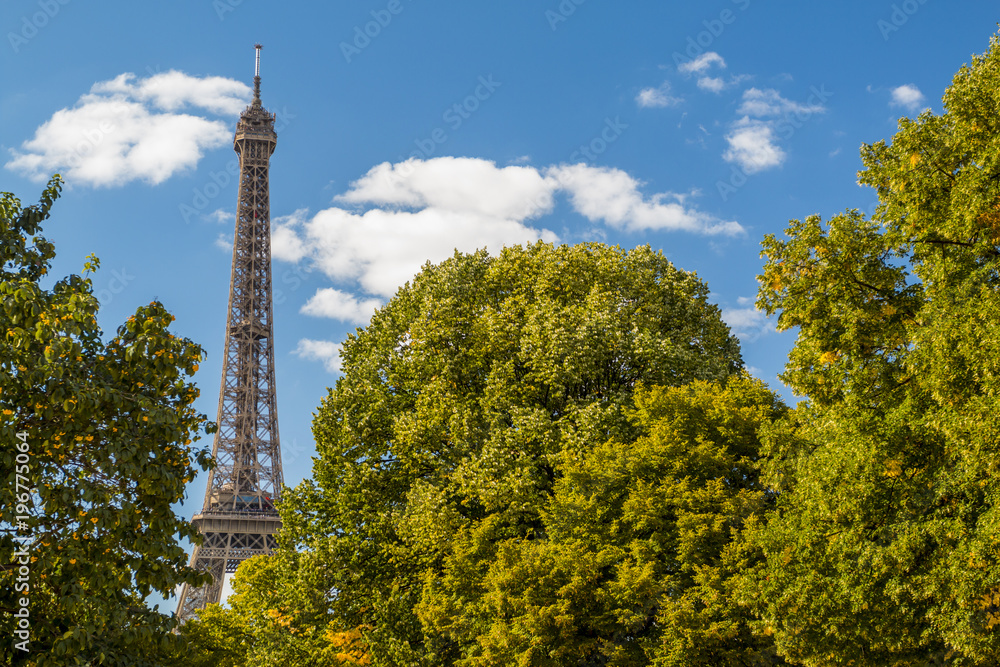 Fototapeta premium Eiffel Tower in summer on blue sky